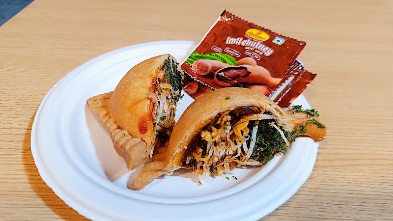 Haldiram's - Haldiram's Haldiram's - Retail Outlet, 4/5, AMIT PLAZA, Manjri Rd, opposite Netaji Mangal Karyalay, Subhash Nagar, Indraprashtha Society, Hadapsar, Pune, Maharashtra 411028, India