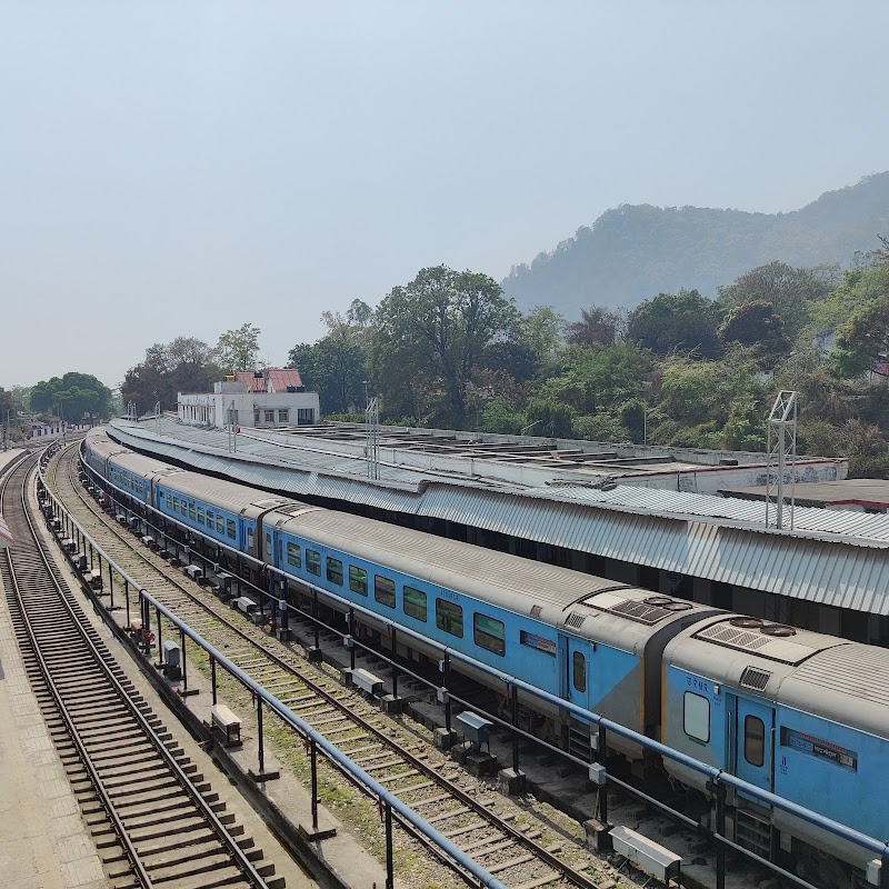 Kathgodam Railway Station - Kathgodam Railway Station 7G8W+PM6, Railway Colony Rd, Kathgodam, Haldwani, Uttarakhand 263126, India