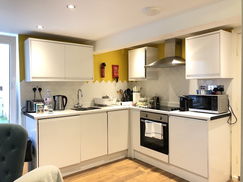 Cambridge City Apartment - Book Direct with Paymán Club - Cambridge City Apartment - Book Direct with Paymán Club 7 Emmanuel Rd, Cambridge CB1 1JW, UK