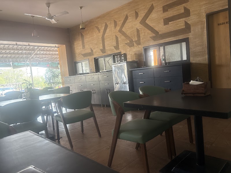 Dhaba King ( A pure Veg family Dhaba) - Dhaba King ( A pure Veg family Dhaba) Celebration Mall, opposite Callsito Bar, Pulla Bhuwana, Bhuwana, Rajasthan 313001, India