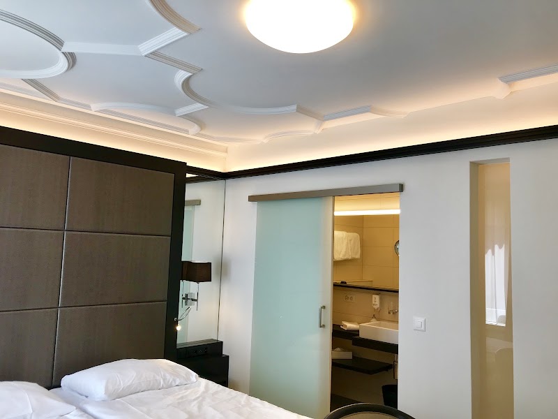 Hotel Alpina - Hotel Alpina Frankenstrasse 6, 6003 Luzern, Switzerland