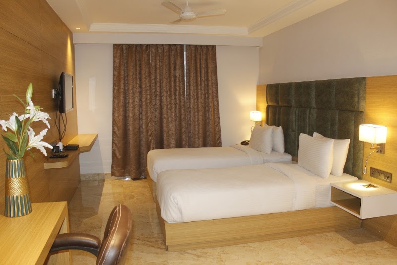LUXUS INN HOTEL - LUXUS INN HOTEL Luby Circular Rd, Sardar Patel Nagar, Dhanbad, Jharkhand 826007, India