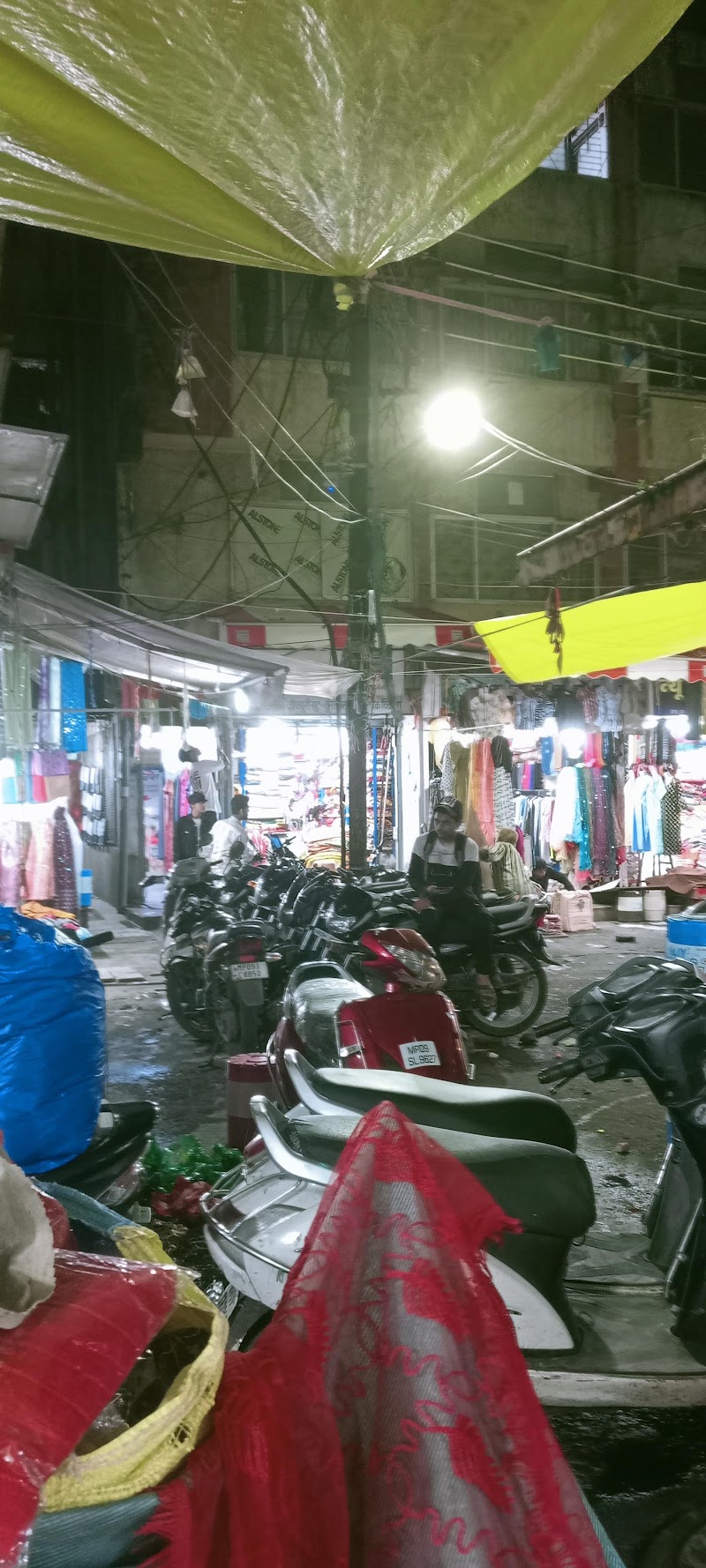 Rajwada shopping area - Rajwada shopping area 85, Rajwada Chowk, Rajwada, Indore, Madhya Pradesh 452007, India