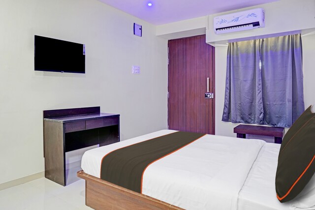 Super Collection O Hotel Rk Inn - Super Collection O Hotel Rk Inn, 1, The Life Commercial Hub, Near, Rajyog Colony Rd, Shivala Colony, SBI bank, Ravet, Pune, Pimpri-Chinchwad, Maharashtra 412101, India