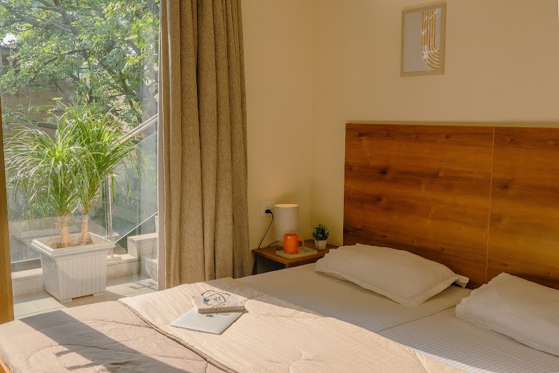 Uniliv Oak - Girls PG in Saket - Uniliv Oak - Girls PG in Saket B-7, opposite GYAN BHARATI SCHOOL, Ashok Vihar, Saket, Delhi, New Delhi, Delhi 110017, India