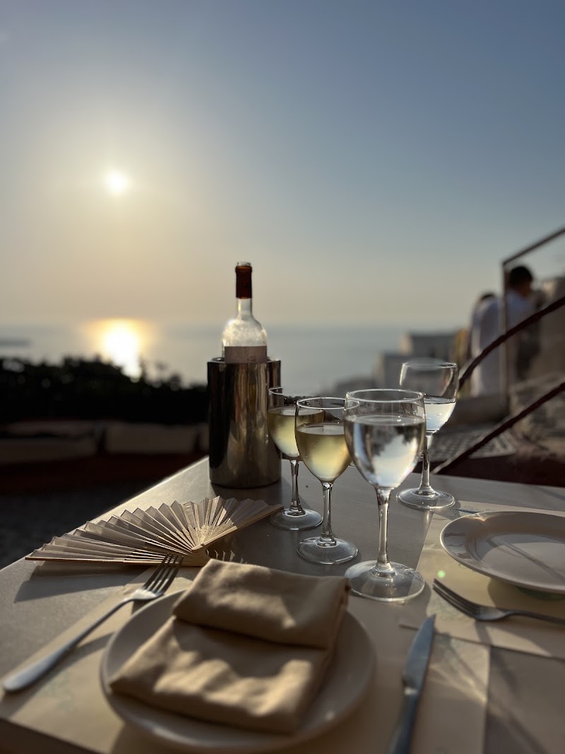 Kastro Restaurant Oia - Kastro Restaurant Oia Πλοιάρχων 75, Οία 847 02, Greece