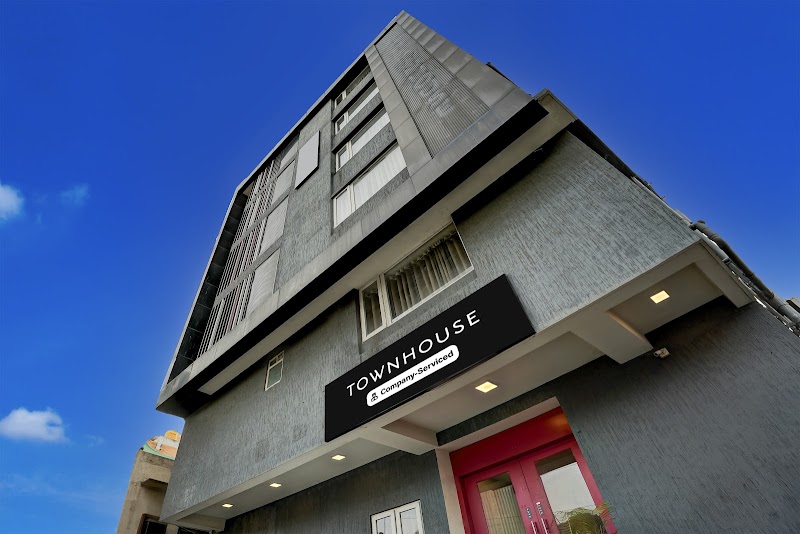 Super Townhouse by OYO Ulsoor Near Halasuru Metro Station - Super Townhouse by OYO Ulsoor Near Halasuru Metro Station, 90, New Municipal.9, Old Madras Road swamy Near Halasuru Metro Station HOTEL, Metro Station, Vivekanada Road, near Halasuru, Halasuru, Dodakattappa, Hotel, Bengaluru, Karnataka 560008, India