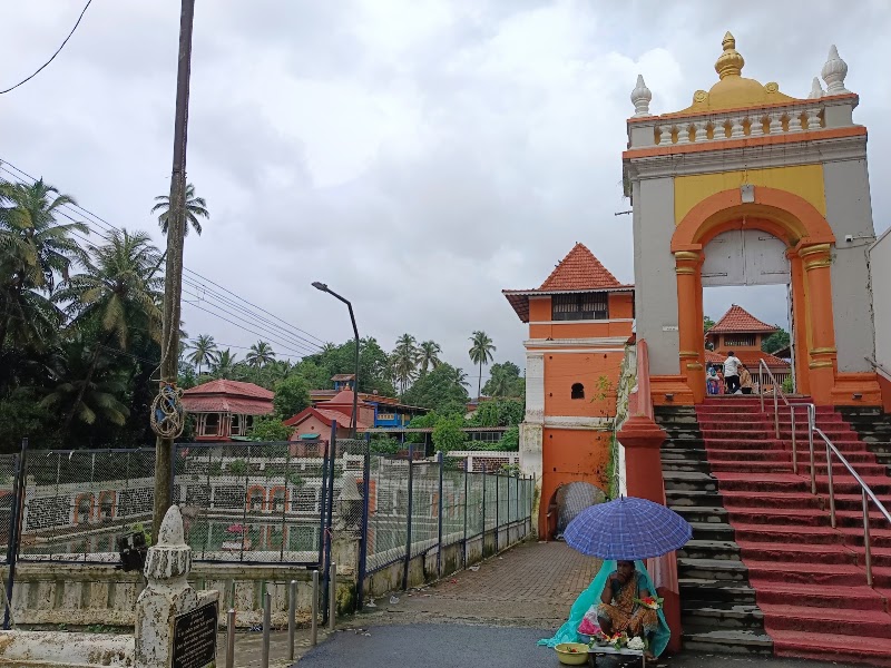 Shree Mangesh temple - Shree Mangesh temple 240, Dinanath Mangeshkar Rd, Mangeshi village, Mardol, Priol, Goa 403404, India