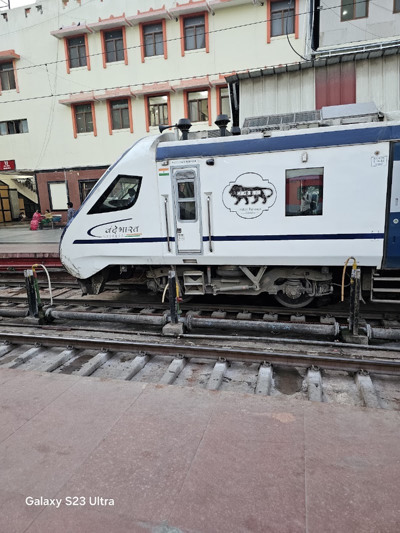 Varanasi Junction railway station - Varanasi Junction railway station maa surge balika intermediate collage, Railwayganj Colony, Varanasi, Uttar Pradesh 221002, India