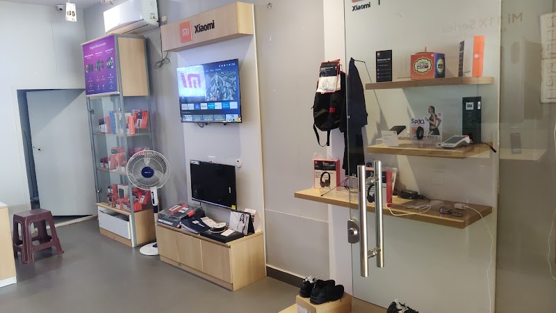 Mi store Raza telecom - Mi store Raza telecom, City center mall, Nayaganj Ward, Bhatapara, Chhattisgarh 493118, India