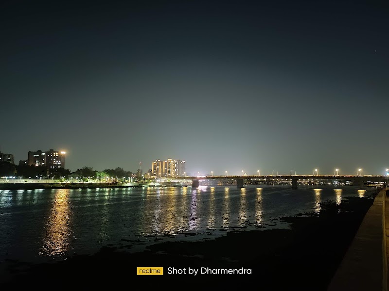 Sabarmati Riverfront - Sabarmati Riverfront, 3H7R+2JF, Sabarmati Riverfront Walkway E, Dharm Nagar II, Keshav Nagar, Ahmedabad, Gujarat 380004, India