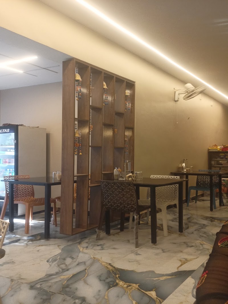 Honey Bee Cafe & Bakery - Honey Bee Cafe & Bakery, Gate, BHU, Honey Bee, Seer, Seer Govardhanpur, Varanasi, Sear Govardhan Dafi, Uttar Pradesh 221011, India