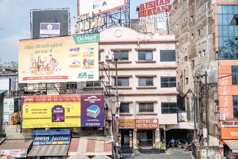 Hotel Sun-Om @ Raipur Railway Station - Hotel Sun-Om @ Raipur Railway Station, Station Chowk, Narmada Para, Balaji Nagar, Raipur, Chhattisgarh 492009, India