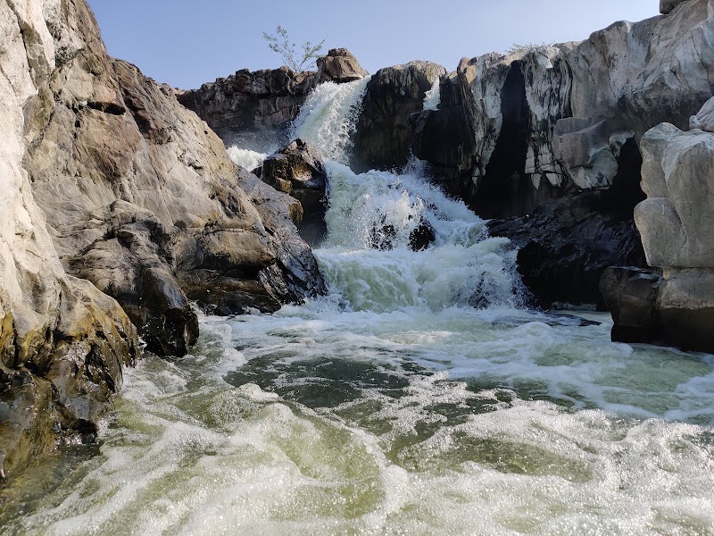 Cini Waterfalls - Cini Waterfalls, 4Q8G+JRG, Dharmapuri - Hogenakkal Rd, Hogenakkal, Tamil Nadu 636810, India