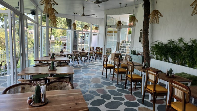 The AMIGOS Experience Pizzeria🍕| Best Restaurant in Kasauli💯 | Speciality coffee☕ & all day dining & café⭐⭐⭐⭐⭐