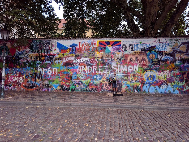 Lennon Wall - Lennon Wall, Velkopřevorské nám., Malá Strana, 118 00 Praha-Praha 1, Czechia
