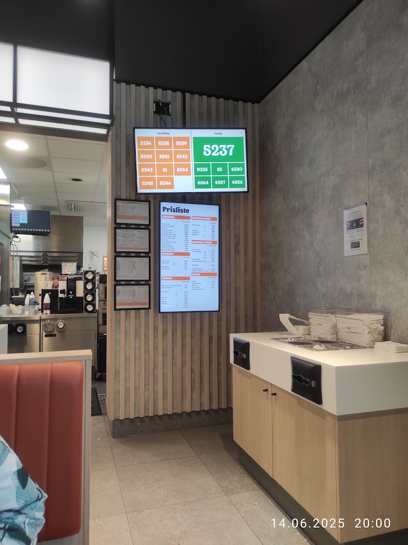 Burger King Leknes - Burger King Leknes, Storgata 8, Lofotsenteret 2 etg, 8370 Leknes, Norway