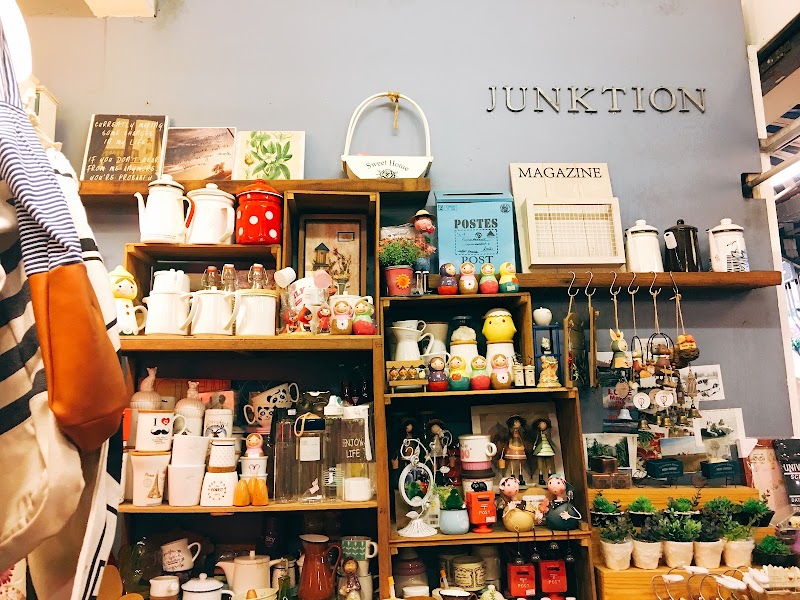 Chatuchak Weekend Market - Chatuchak Weekend Market 587, 10 Kamphaeng Phet 2 Rd, Khwaeng Chatuchak, Khet Chatuchak, Krung Thep Maha Nakhon 10900, Thailand