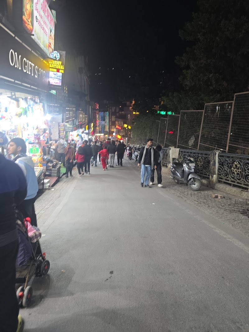 The Mall Road - The Mall Road F34Q+MV4, Mall Rd, Luxmanpuri, Rajmandi, Landour, Mussoorie, Uttarakhand 248179, India