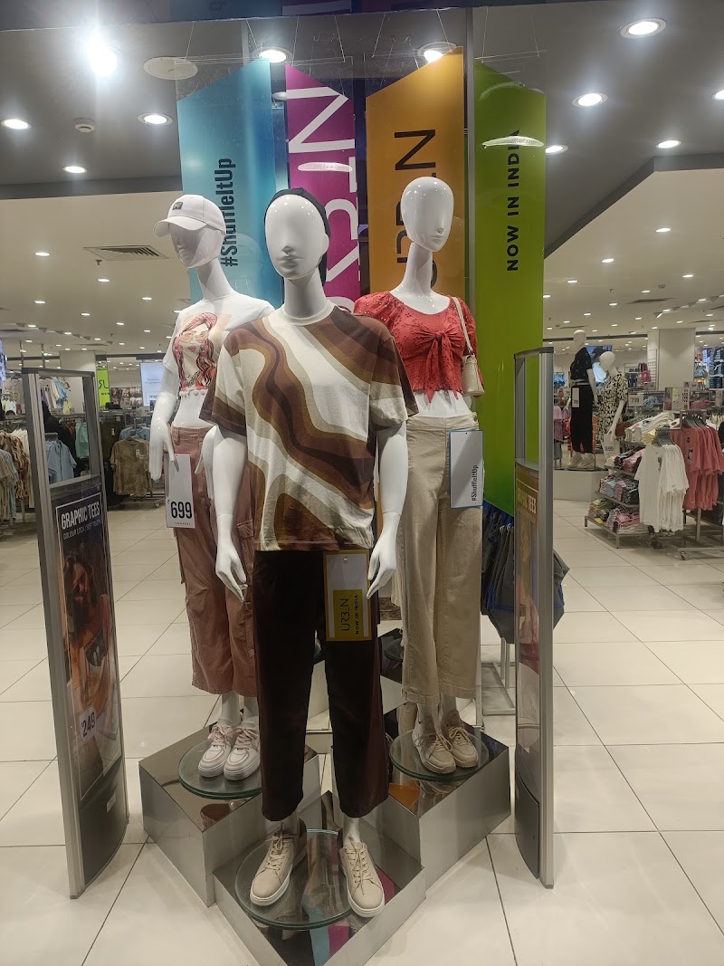 Max - Max First Floor, V3S MALL, District Centre, Vikas Marg, Laxmi Nagar, New Delhi, Delhi, 110092, India