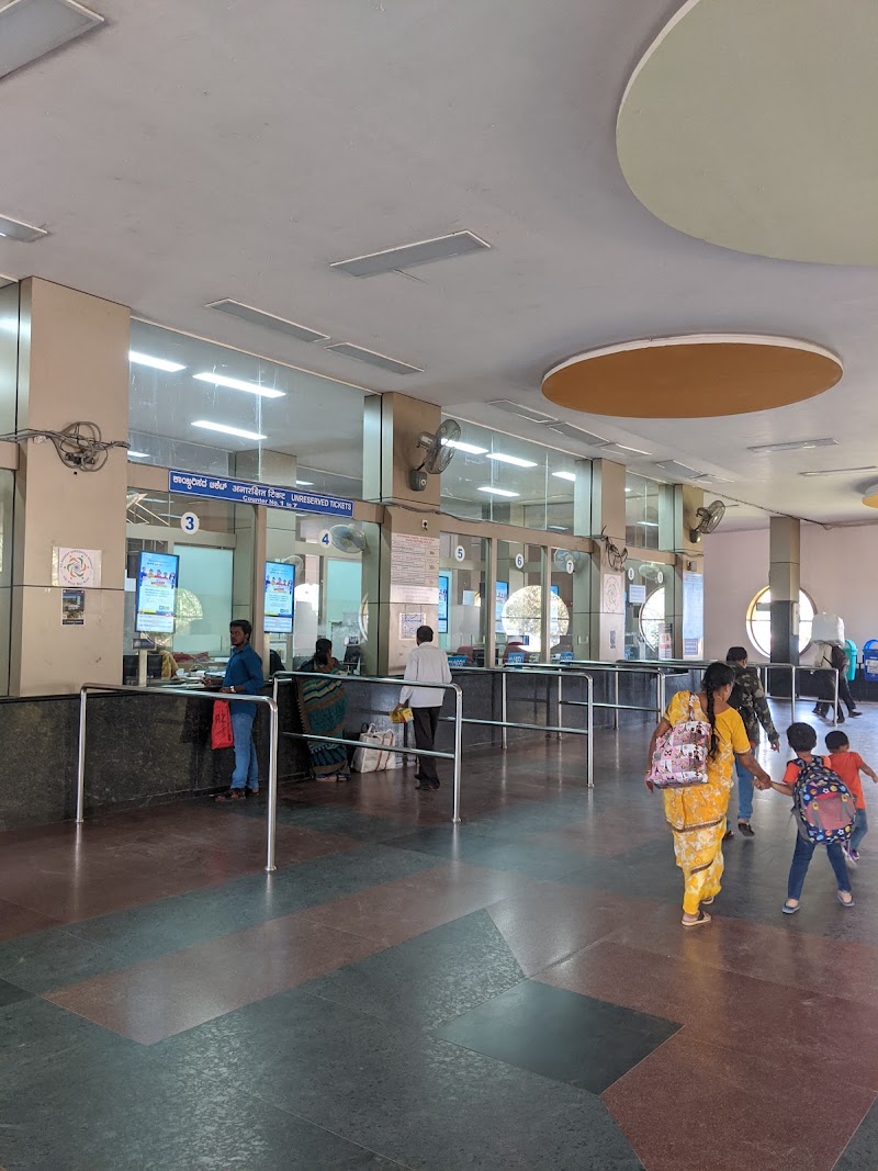 Bangalore Railway Station Back Gate - Bangalore Railway Station Back Gate, Manthralaya Rd, M.G. Railway Colony, Sevashrama, Bengaluru, Karnataka 560023, India