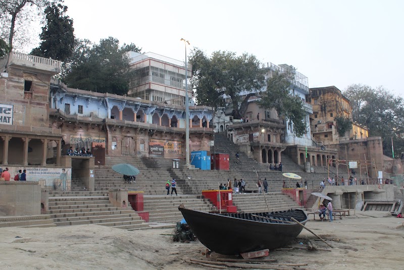 Chet Singh Ghat Varanasi - Chet Singh Ghat Varanasi 72V4+QW6, in front of Chet Singh fort, Ghats of Varanasi, Shivala, Varanasi, Uttar Pradesh 221001, India