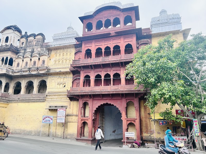 City Palace Garh, Kota - City Palace Garh, Kota Tipta, SH 33, Kishorepura Darwaja, Garh Palace, Kota, Rajasthan 324006, India