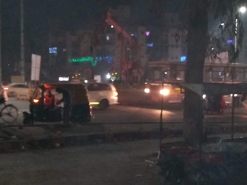 Manohar cholafali center - Manohar cholafali center, Vishat Cir, Raichandnagar, Mahavirnagar, Harikurpa Society, Chandkheda, Ahmedabad, Gujarat 380005, India