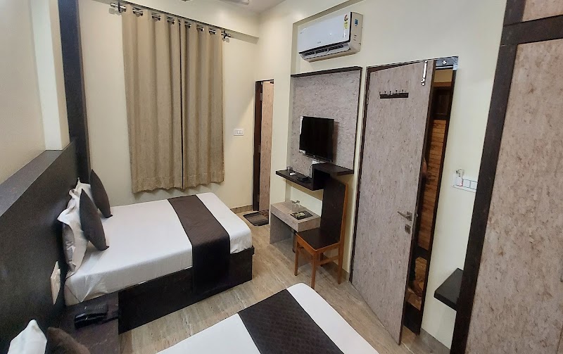 Hotel Raas Palace - Hotel Raas Palace 10 Fateh Singh Market Opp ITC Rajputana Sheraton, Station Rd, Gopalbari, Jaipur, Rajasthan 302006, India