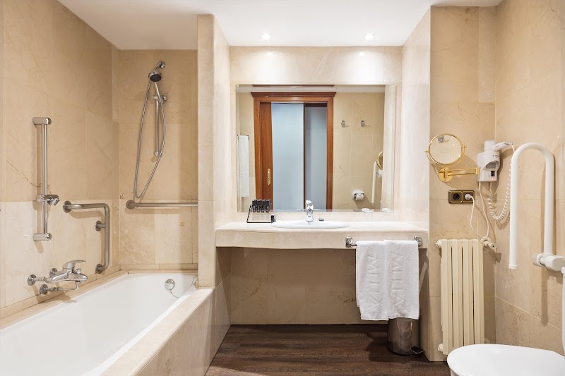 Best Western Premier CMC Girona - Best Western Premier CMC Girona Carrer Barcelona, 112, 17003 Girona, Spain