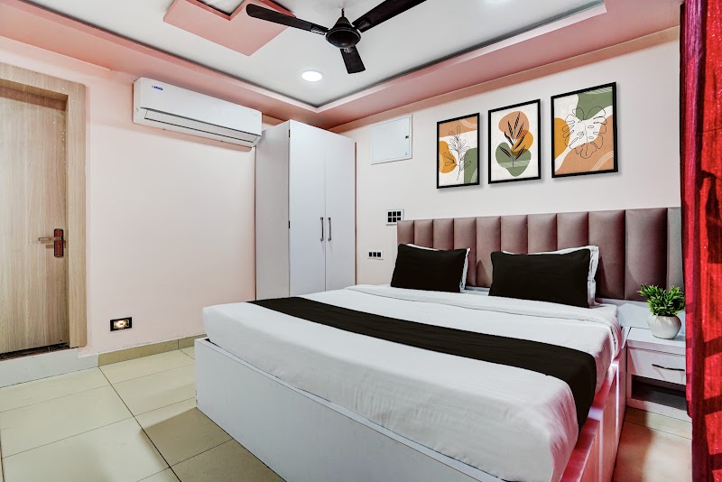 Hotel O Shri Govind - Hotel O Shri Govind, Jagmal Chowk, near Honda Showroom, Tikrapara, Bilaspur, Chhattisgarh 495001, India