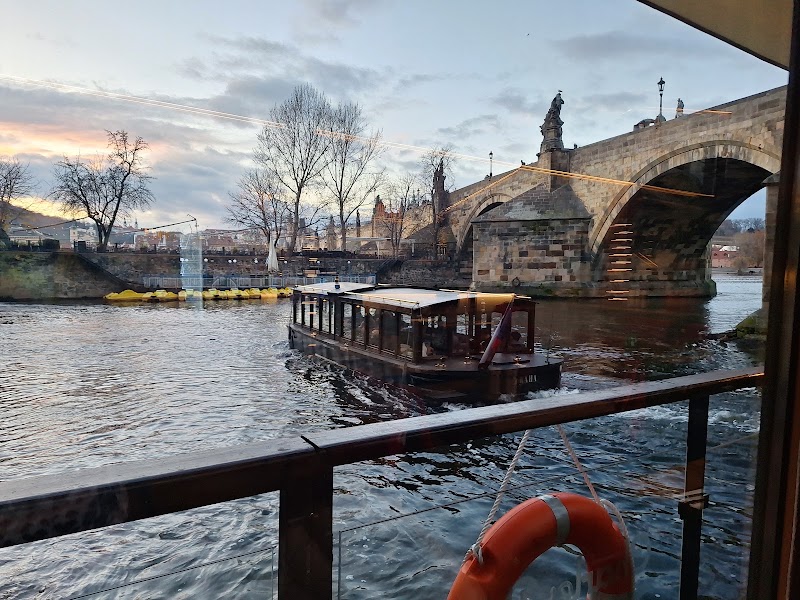 Charles Bridge Restaurant - Charles Bridge Restaurant Smetanovo nábř. 195, Staré Město, 110 00 Praha-Praha 1, Czechia