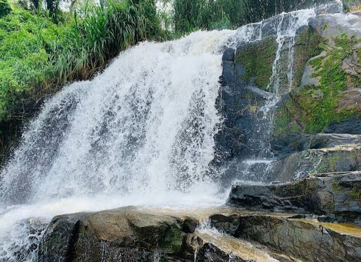 Small rawana waterfall - Small rawana waterfall, Oya arawa, Kithalella, ඇල්ල 90090, Sri Lanka