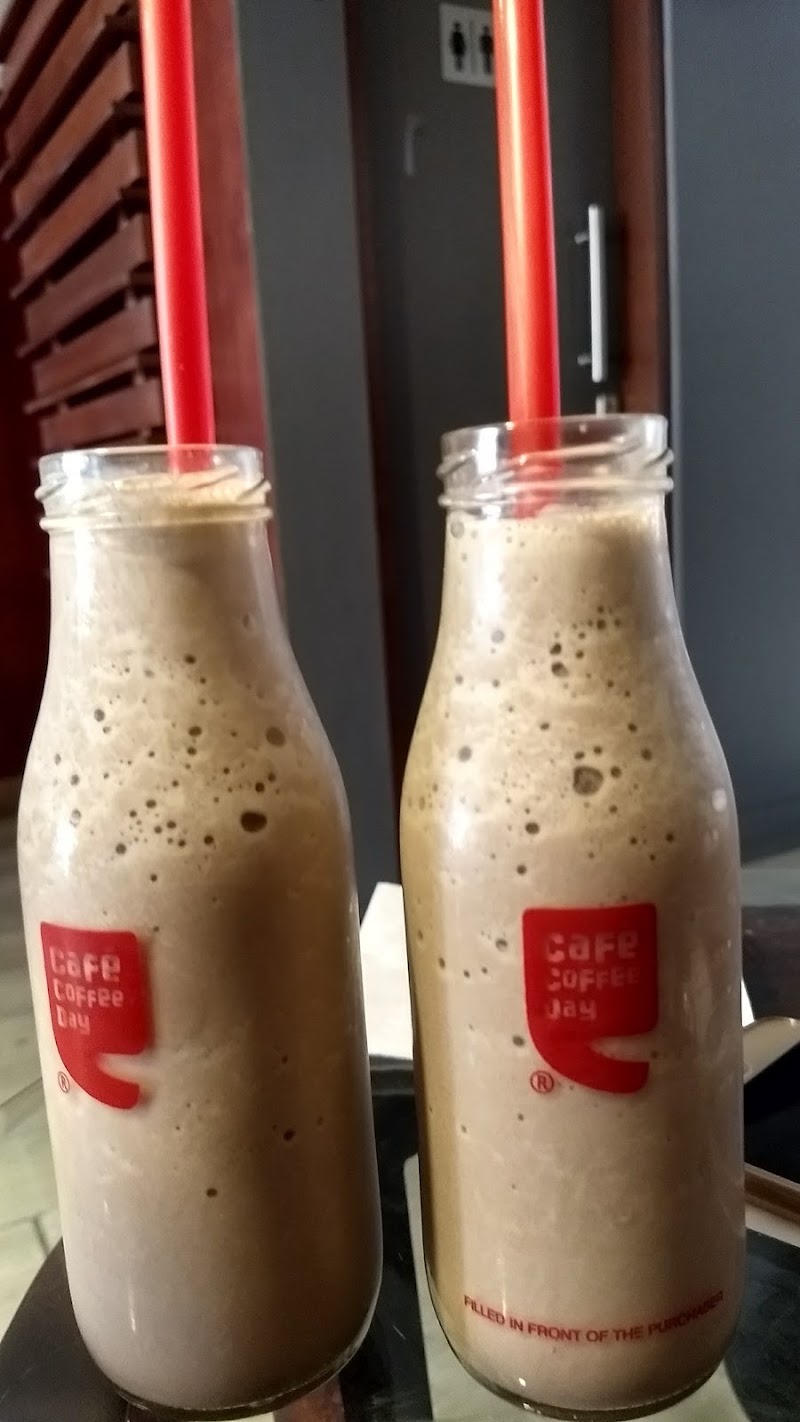Café Coffee Day - Café Coffee Day SLT Water Front Gaurav Path, Ge Road, Lake, opp. Telibandha, Moulipara, Telibandha, Raipur, Chhattisgarh 492001, India
