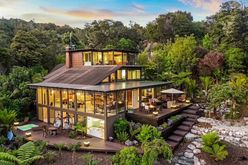 Lodge by the beach