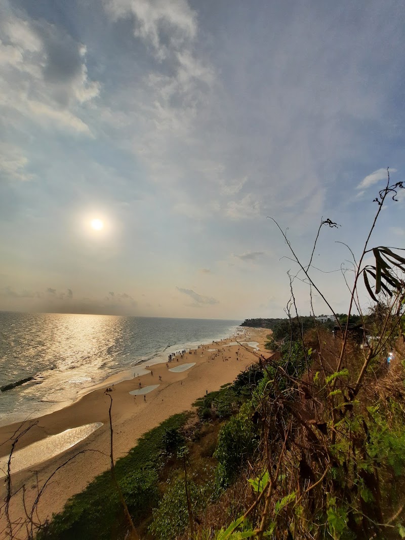 Varkala-Papanasham South Cliff Parking - Varkala-Papanasham South Cliff Parking, PPJ4+RV8, Varkala, Kerala 695141, India