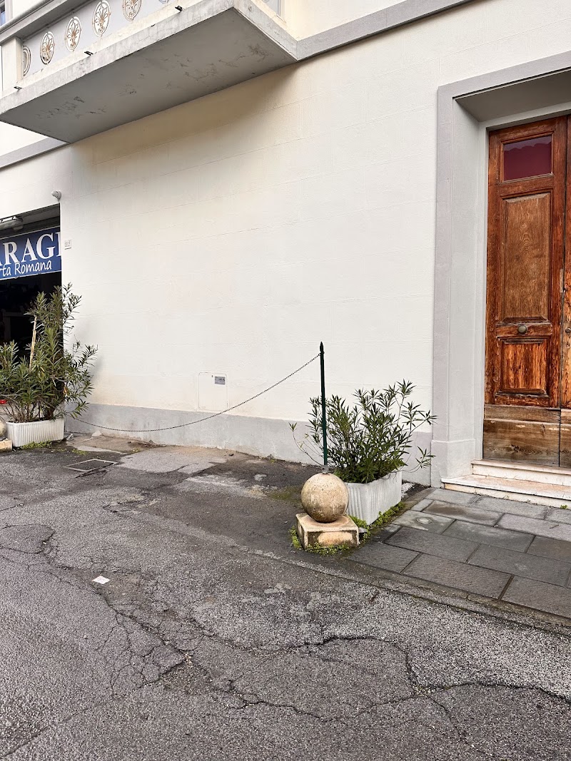 Garage Porta Romana - Garage Porta Romana, Via dei Serragli, 212 a/b rosso, Via dei Serragli, 212C, 50124 Firenze FI, Italy