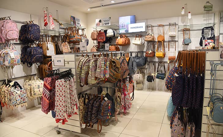 Max - Max First Floor, V3S MALL, District Centre, Vikas Marg, Laxmi Nagar, New Delhi, Delhi, 110092, India