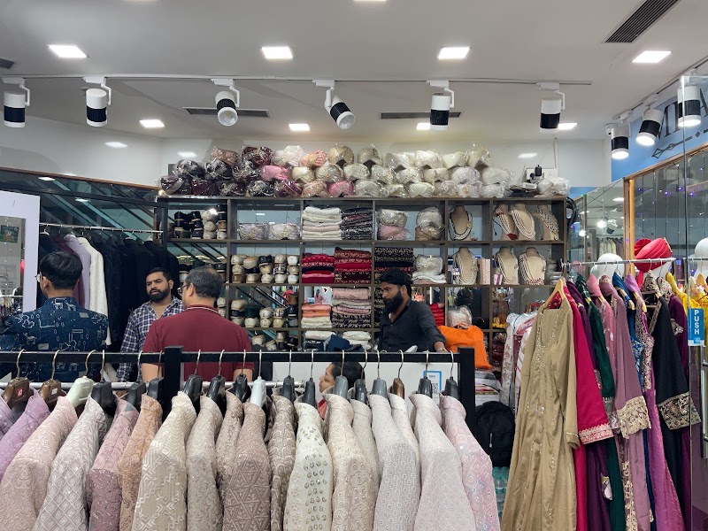 Milaap Ethnic Wear - Milaap Ethnic Wear Shop no 37 Ist Floor, MGF Metropolis Mall, Mehrauli-Gurgaon Rd, near life style, Sector 28, Maruti Housing Colony, Gurugram, Haryana 122009, India