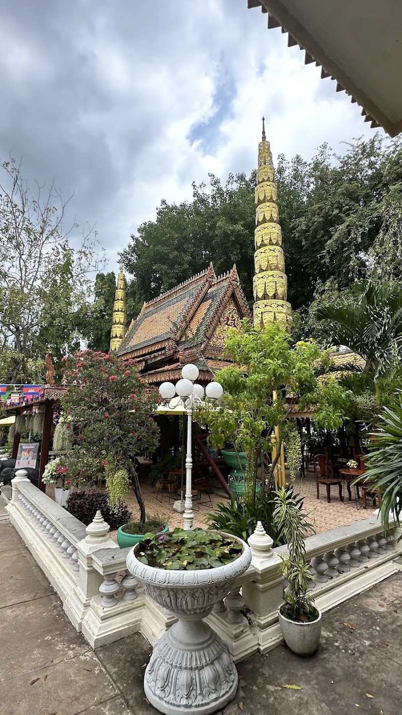 Silver Pagoda - Silver Pagoda, HW7J+2M2, Oknha Chhun St. (240), Phnom Penh, Cambodia