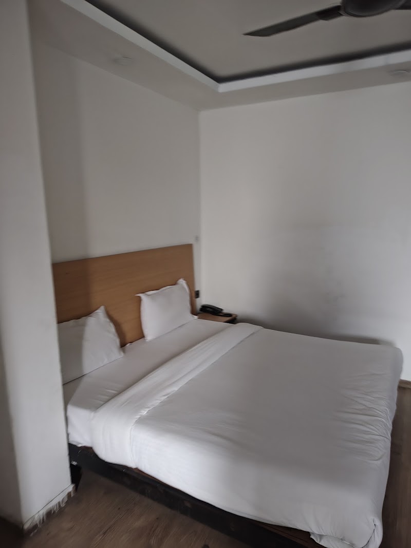 FabHotel F9 Sector 58 - Hotel in Sector 58, Noida - FabHotel F9 Sector 58 - Hotel in Sector 58, Noida No M1, A, Bishanpura Rd, Bishanpura, Sector 58, Noida, Uttar Pradesh 201301, India