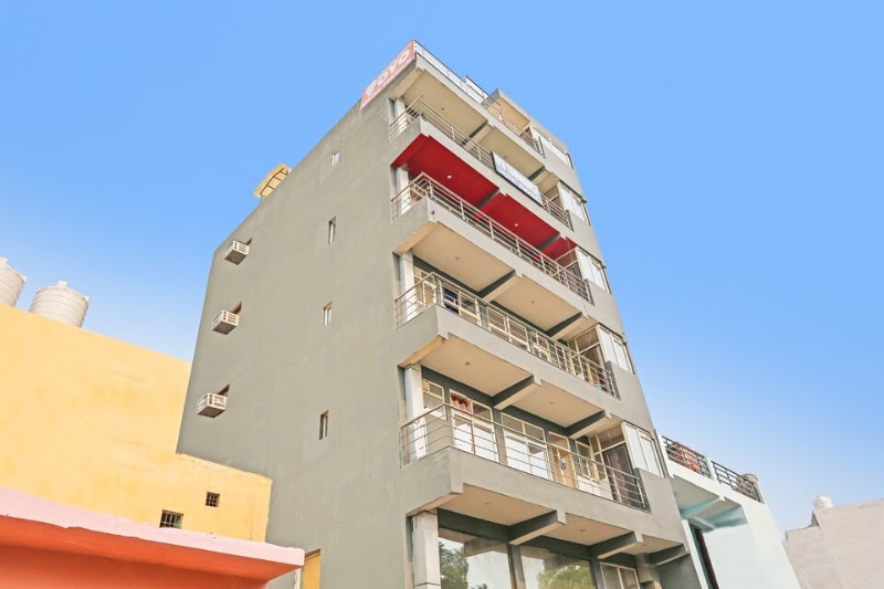 Townhouse by OYO Zodiac Near Botanic Garden of Indian Republic