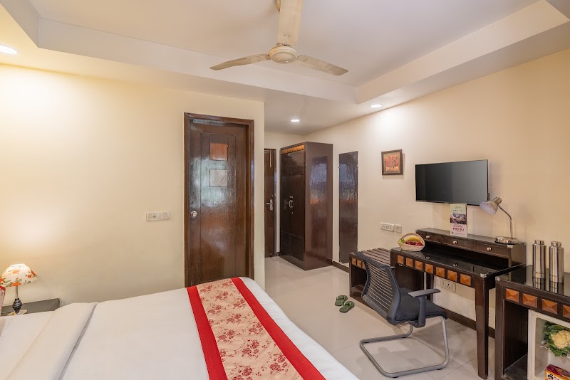 The Lime Stays Greater Kailash Metro Nearby Saket Select City Delhi -Hotels& 4BHK Serviced Apartments in South Delhi - The Lime Stays Greater Kailash Metro Nearby Saket Select City Delhi -Hotels& 4BHK Serviced Apartments in South Delhi, E Block, 564, Main Road, above Open Oven, Greater Kailash - 2, Block E, Greater Kailash II, Greater Kailash, New Delhi, Delhi 110048, India