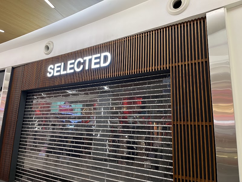 SELECTED - SELECTED, South City Mall, First Floor, Shop no, 121, Prince Anwar Shah Rd, South City Complex, Jadavpur, Kolkata, West Bengal 700068, India