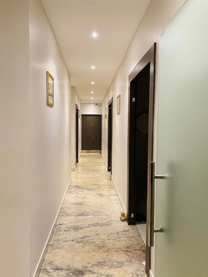 Signature Wellness Spa - Signature Wellness Spa First floor, 231 A, Road No. 12, above Central Bank of India, MLA Colony, Banjara Hills, Hyderabad, Telangana 500034, India