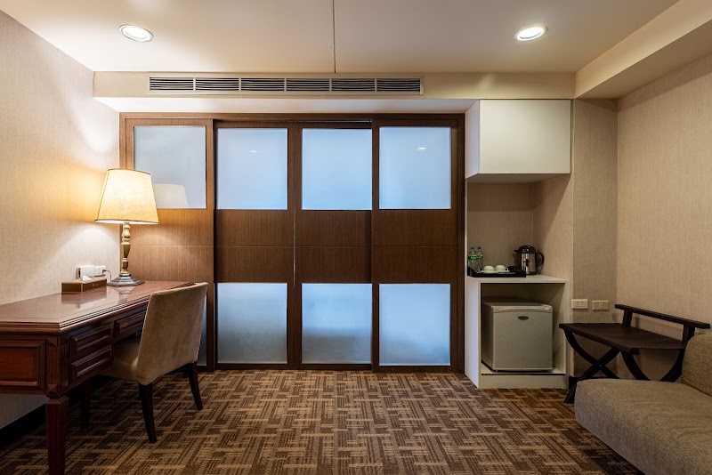 承攜行旅 - 台北重慶 - 承攜行旅 - 台北重慶, No. 62號, Section 1, Chongqing N Rd, Jiangong Village, Datong District, Taipei City, Taiwan 103