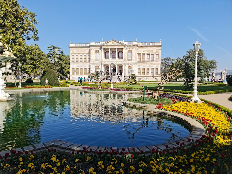 Dolmabahçe Palace - Dolmabahçe Palace, Vişnezade, Dolmabahçe Cd. No:2, 34357 Beşiktaş/İstanbul, Türkiye
