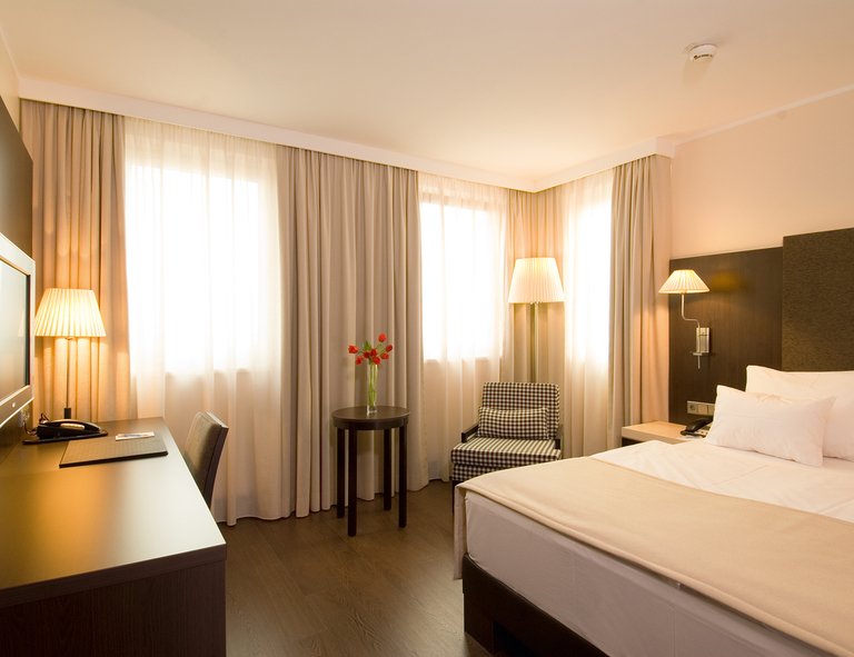 Hotel NH Danube City - Hotel NH Danube City, Wagramer Str. 21, 1220 Wien, Austria