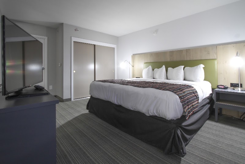 GreenTree Inn & Suites Phoenix Sky Harbor - GreenTree Inn & Suites Phoenix Sky Harbor, 4234 S 48th St, Phoenix, AZ 85040, USA