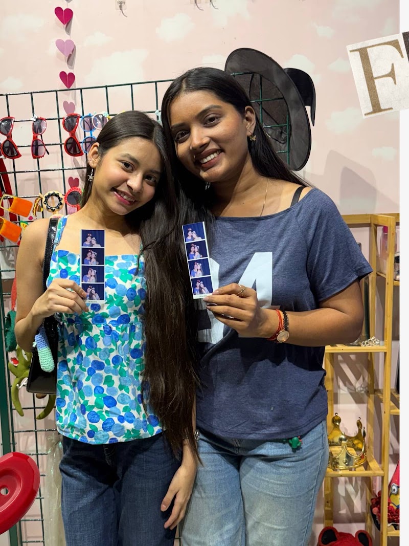SORA DE Photobooth and Gift Studio - SORA DE Photobooth and Gift Studio, Left Spree walk, Marine drive, talab, Telibandha, Raipur, Chhattisgarh 492001, India